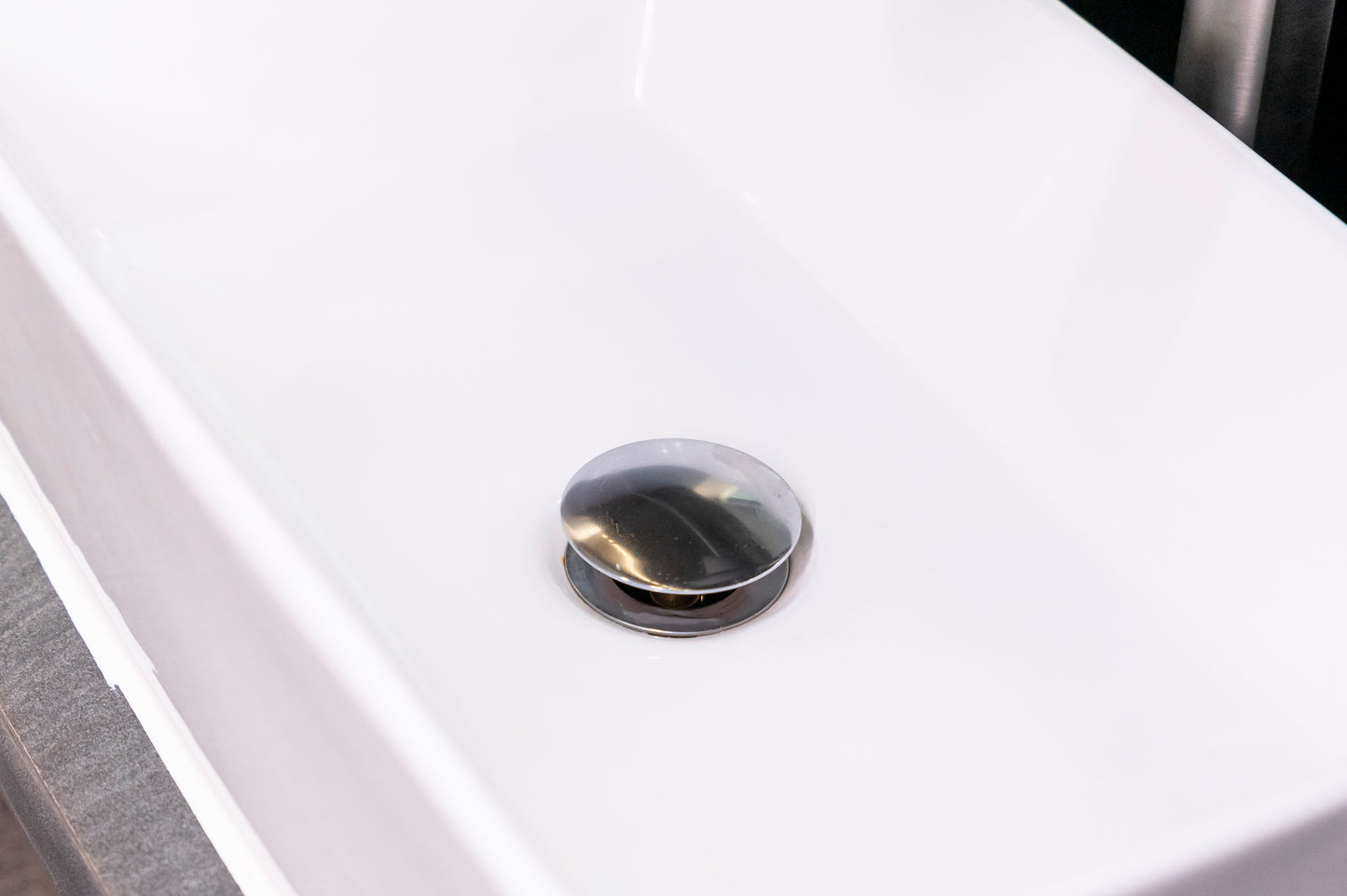 White Ceramic Wash Basin (sink)