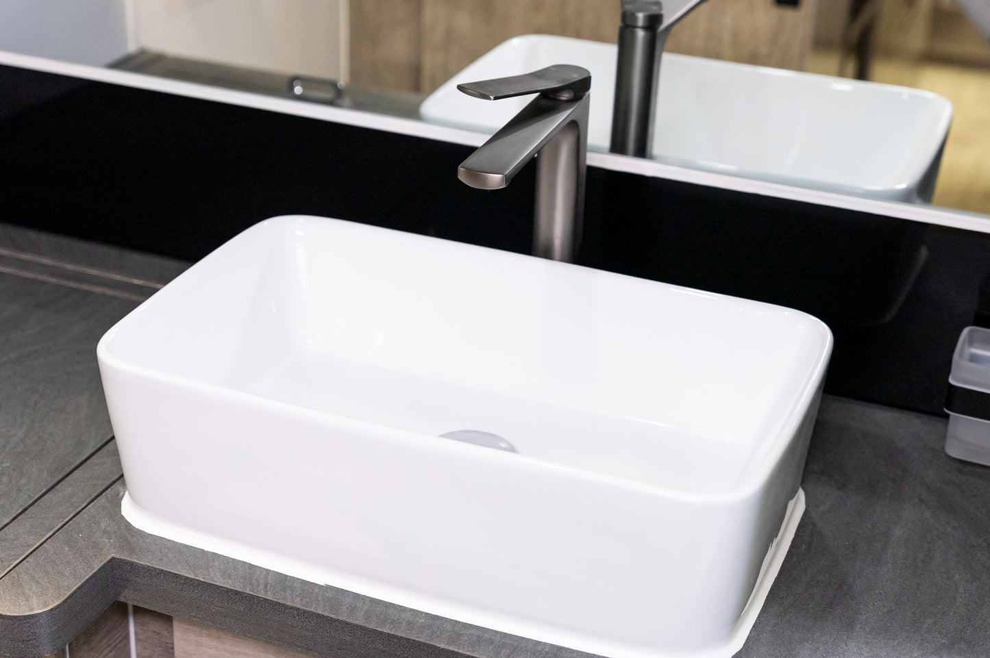 White Ceramic Wash Basin (sink)