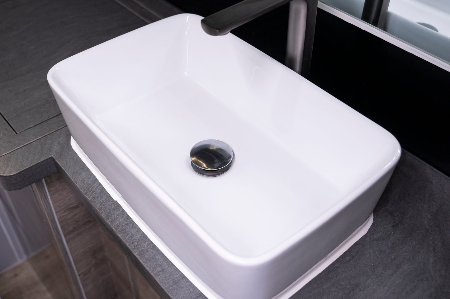White Ceramic Wash Basin (sink)