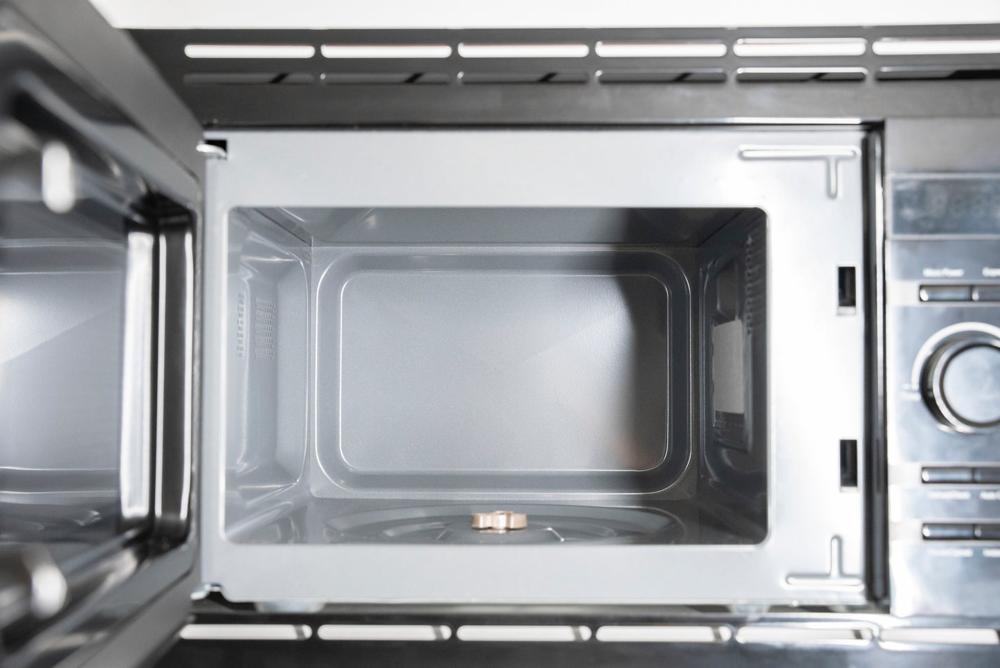 Black Series 20 L / 700 W RV Microwave Oven