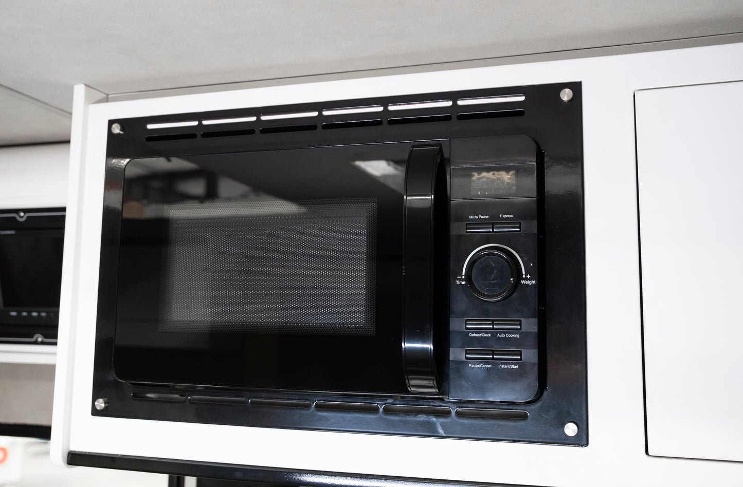 Black Series 20 L / 700 W RV Microwave Oven