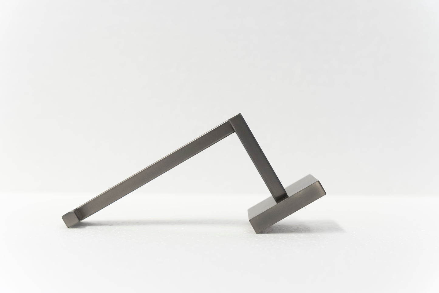 "L" bracket for HQ12, bathroom door