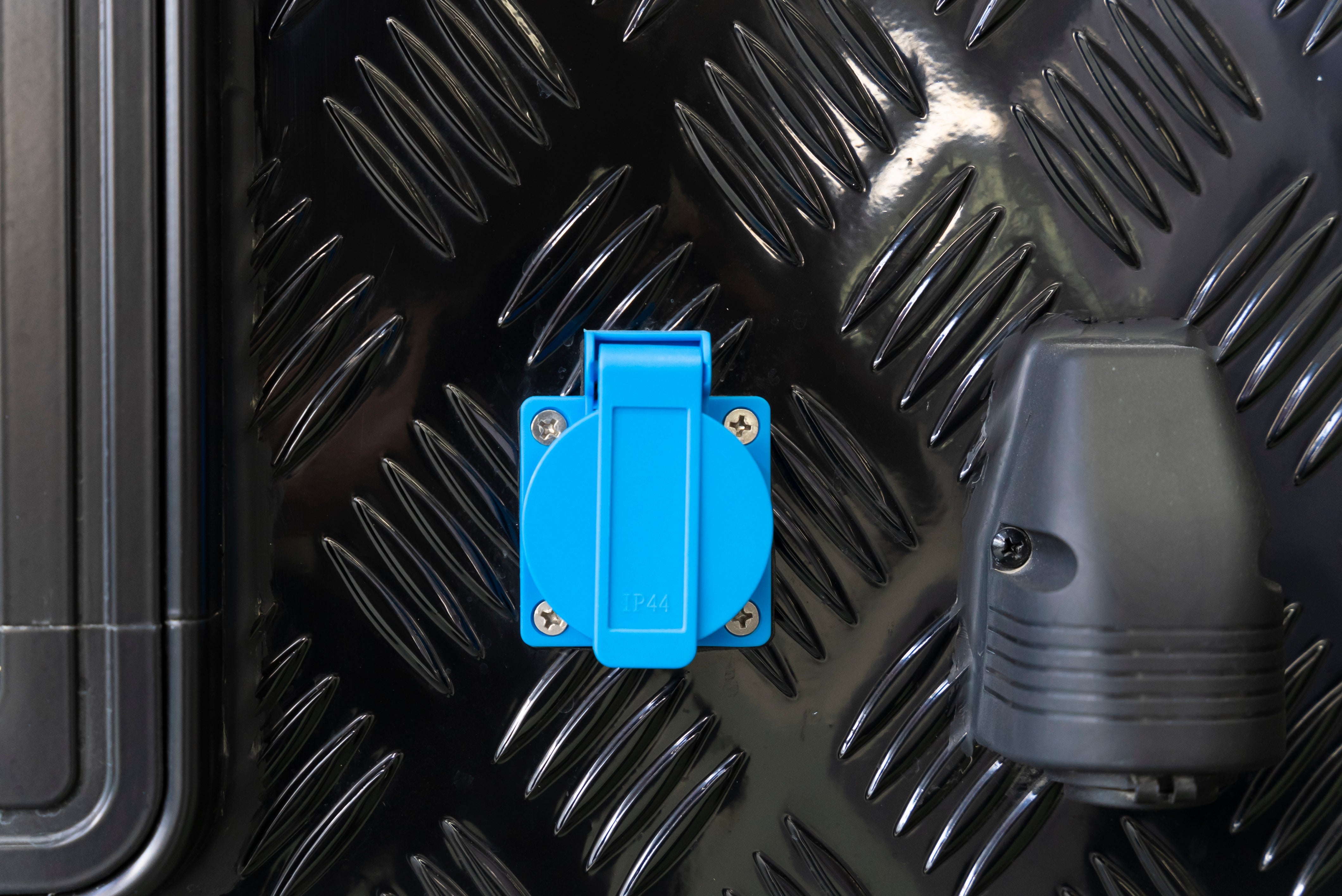 Uchen 20A-125V (blue)