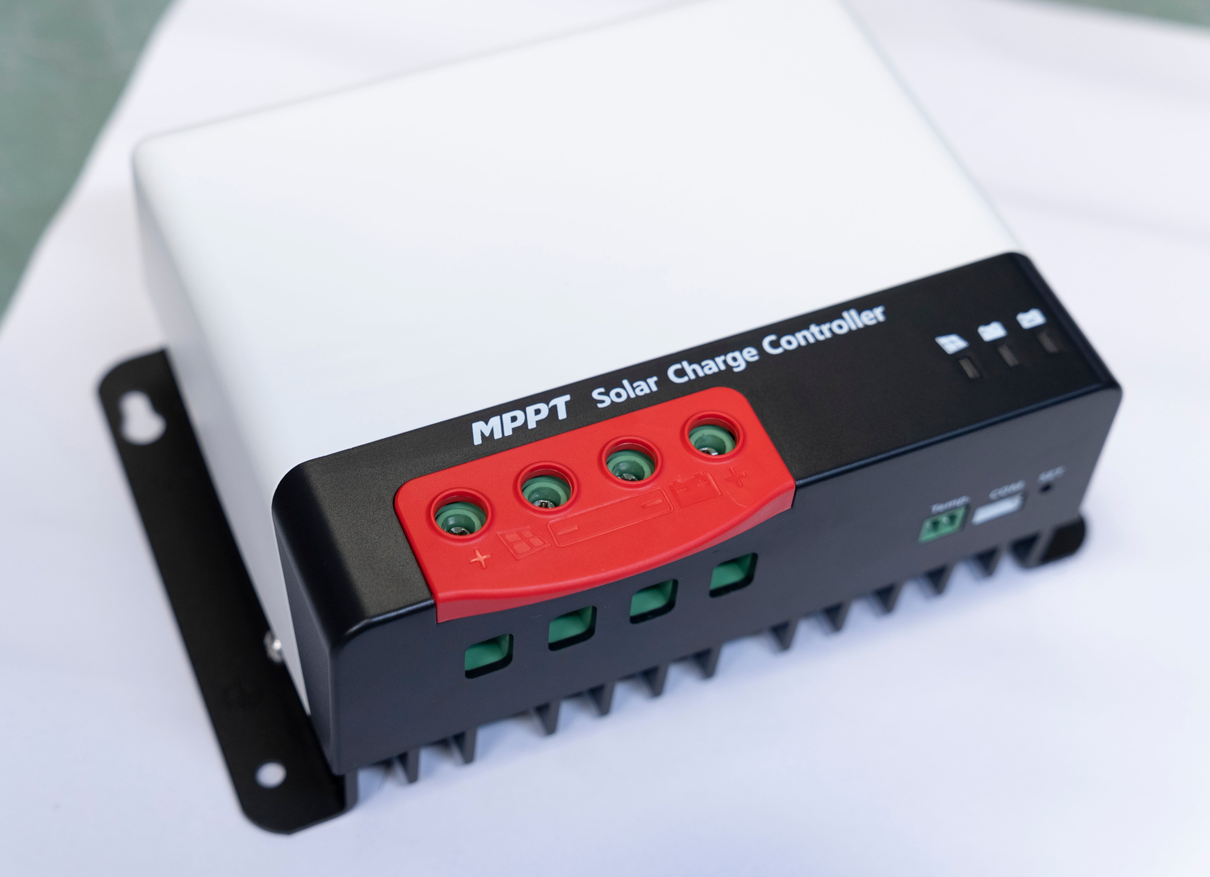 Solar Charge Controller w/ display - 60amp