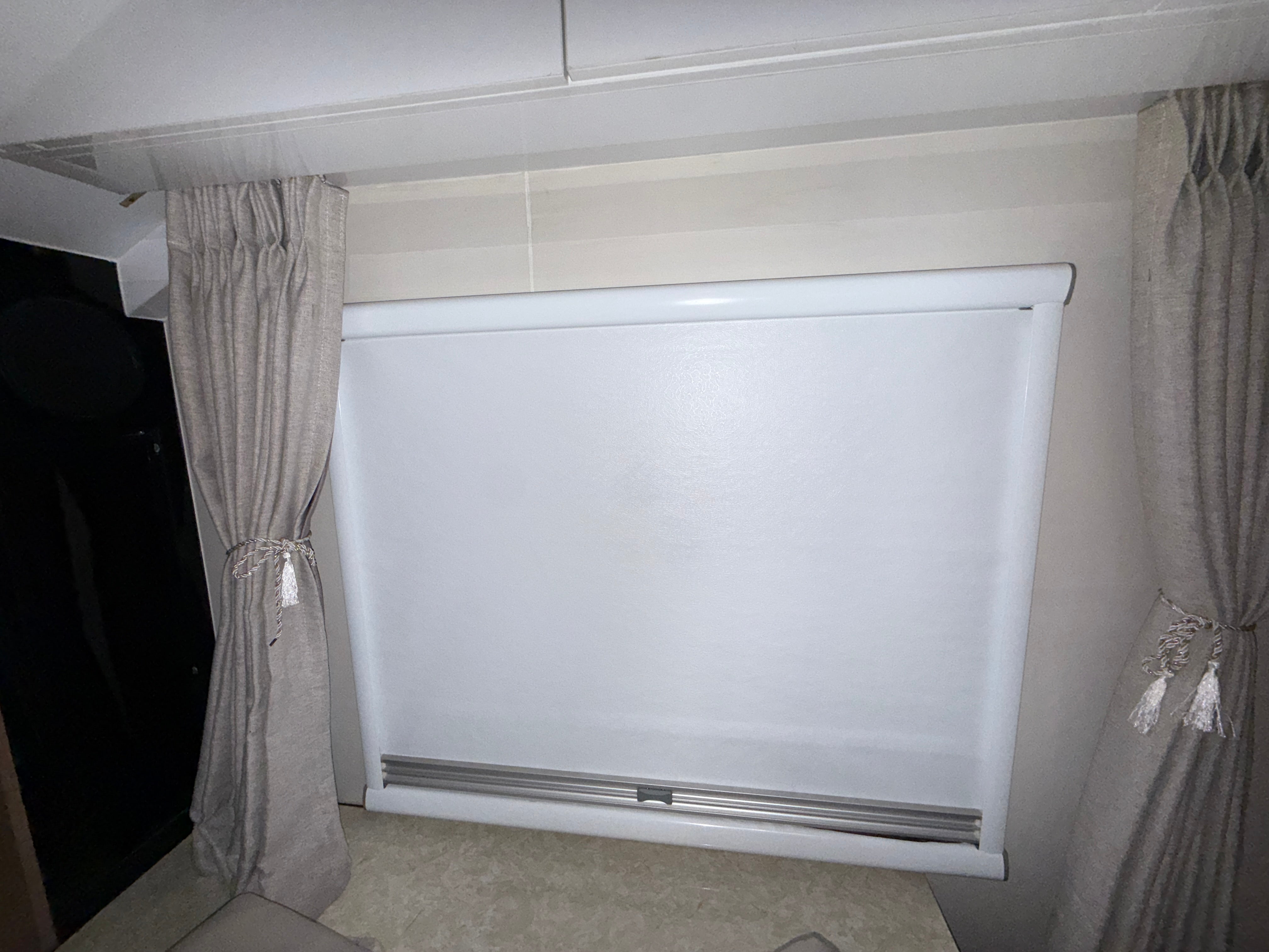Blackseries Window (Include Window Shade) - 38.5×30.5 Inch + 2 Window Struts for Dual Pane Windows -10 3/4 Inch | Fits HQ21 | 2022 Model Or Newer