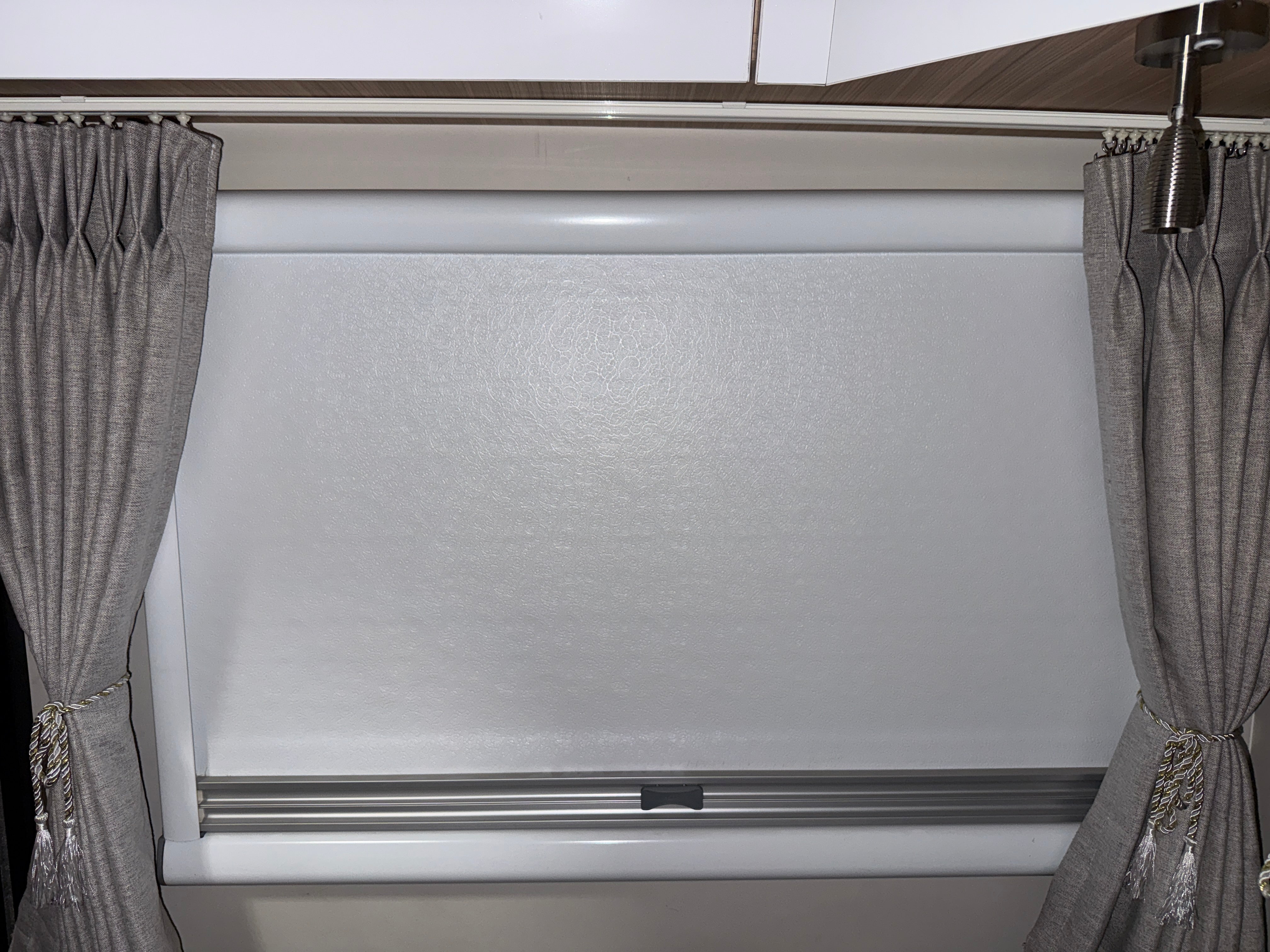 Blackseries Window (Include Window Shade) - 34 5/8 × 20 7/8 Inch + 2 Window Struts for Dual Pane Windows -8 Inch | Fits HQ21 | 2022 Model Or Newer
