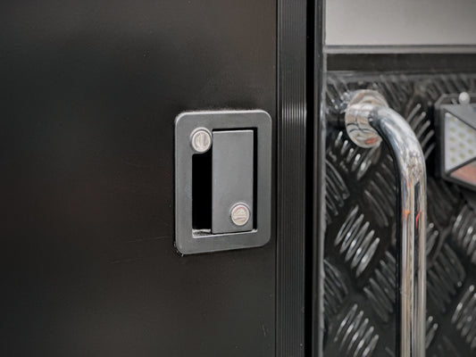 Door lock & key (Entrance)